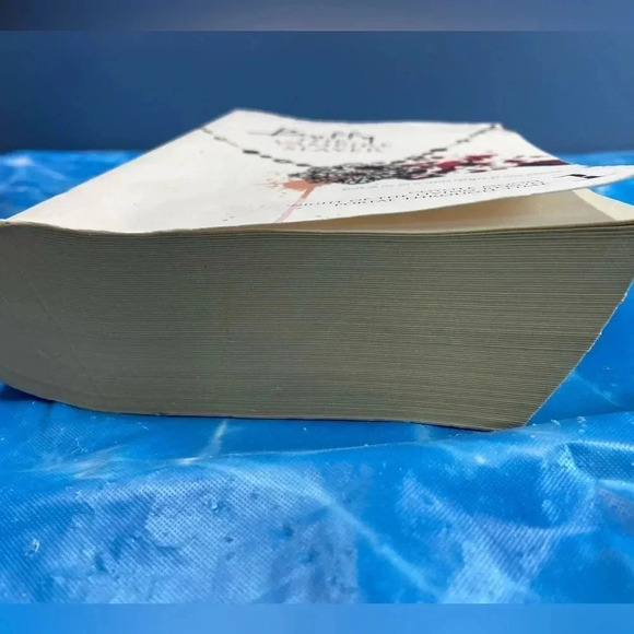 Buffy the Vampire Slayer 1: Coyote Moon; Night of the Living Rerun,
๐งโโ๏ธ๐ - Picture 2 of 7